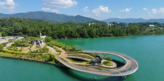 경주 보문관광단지, 242만 평 호수·숲·야경…7월에 걷기 좋은 이유 경주 보문관광단지와 보문호 수변 산책로 여름 전경