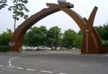 진주 경상남도수목원, 입장료 1,500원으로 숲·연못·산림박물관까지 걷는 하루 여행 진주 경상남도수목원 상징 출입문과 주차장 입구