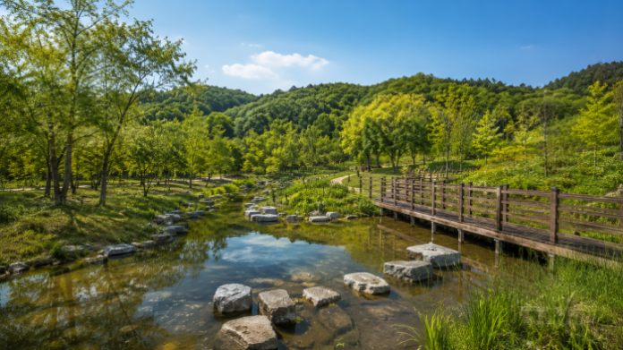 생태연못과 목재 산책로가 어우러진 부산 해운대수목원