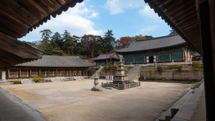 가야산 해인사 현판이 걸린 합천 해인사 일주문