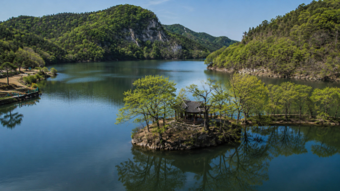 화순 환산정과 서성저수지 전경 화순 환산정과 서성저수지, 산자락이 어우러진 수상 누정 풍경