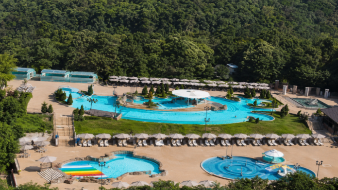 icheon-termeden-forest-outdoor-pool-aerial 이천 테르메덴 숲과 야외 온천풀을 내려다본 전경