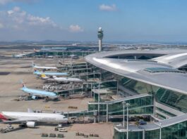 인천국제공항 제2여객터미널과 항공기 전경