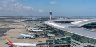 인천국제공항 제2여객터미널과 항공기 전경