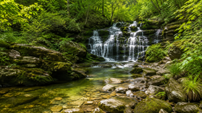 inje-bangtaesan-two-tier-waterfall-main 인제 방태산자연휴양림 원시림 속 이단폭포와 맑은 계곡