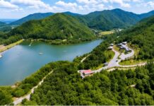 보성 제암산자연휴양림 호수와 산림 전경