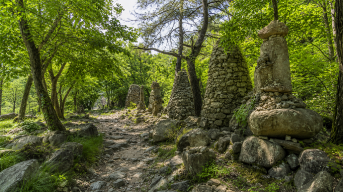 jecheon-jadrakgil-course3-stone-tower-trail 제천 자드락길 3코스 얼음골 생태길 돌탑과 숲길
