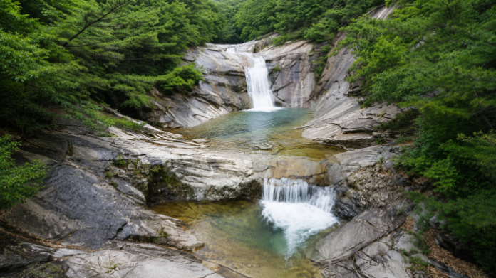 miryang-sirye-hobakso-waterfall 밀양 시례 호박소 화강암 계곡으로 쏟아지는 폭포와 깊은 소