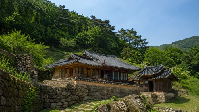 문경 천주산 자락의 천주사 전경