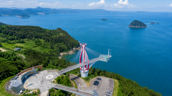 namhae-seolli-skywalk-aerial-view 남해 설리 스카이워크와 미조 앞바다를 내려다본 항공 전경