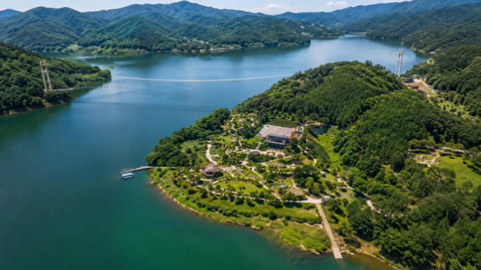 okcheon-janggye-suspension-bridge-aerial-view 대청호 장계관광지와 달돋이산을 연결하는 출렁다리 완공 예상 전경