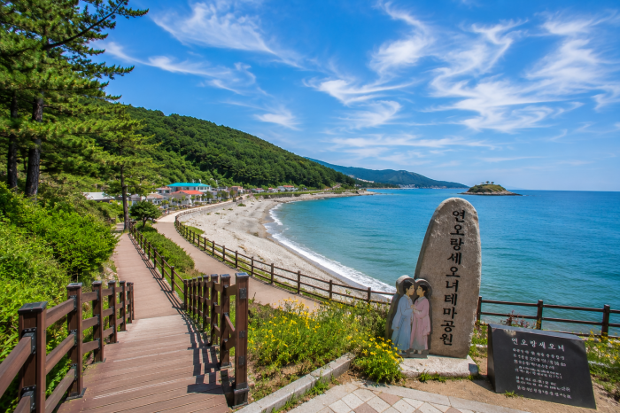 포항 호미반도 해안둘레길 1코스 연오랑세오녀길의 도구해수욕장과 연오랑세오녀 테마공원 해안 풍경