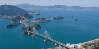 창선삼천포대교 3.4km 섬과 섬을 잇는 사천 드라이브와 바다케이블카 여행 사천과 남해의 섬들을 연결하는 창선삼천포대교 항공 전경