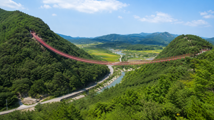 순창 채계산 출렁다리와 섬진강 지류·적성 들녘 파노라마