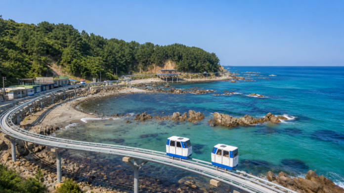 uljin-jukbyeon-skyrail-ocean-panorama 푸른 동해와 바위 해안을 따라 달리는 울진 죽변해안스카이레일