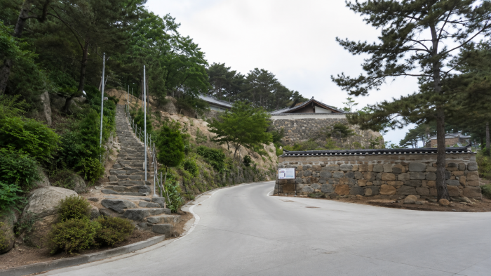 원산도자연휴양림 방문자센터와 숲속 숙박동 배치