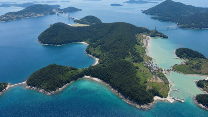 yeosu-jeokgeumdo-island-bridges-aerial-view 여수 적금도와 주변 섬을 연결하는 적금대교와 팔영대교 항공 전경