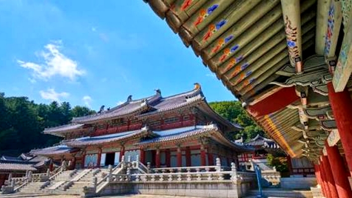 용인 대장금파크 넓은 궁궐 마당과 전각, 계단과 처마선