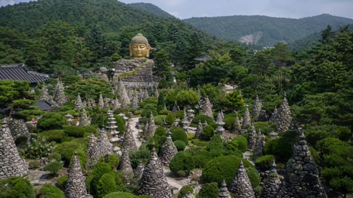 yongin-waujeongsa-stone-pagoda-forest 용인 와우정사 숲길에 이어지는 돌탑과 석탑