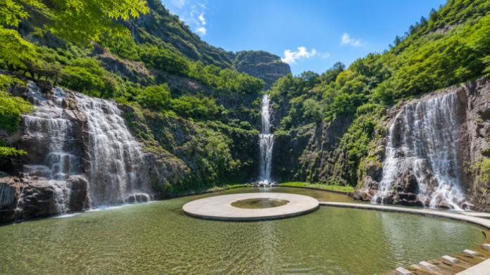 yongma-waterfall-park-main-view 서울 중랑구 용마폭포공원의 세 인공폭포와 원형 수변 공간