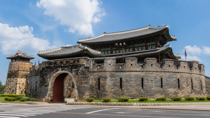 수원화성 장안문과 옹성 전경