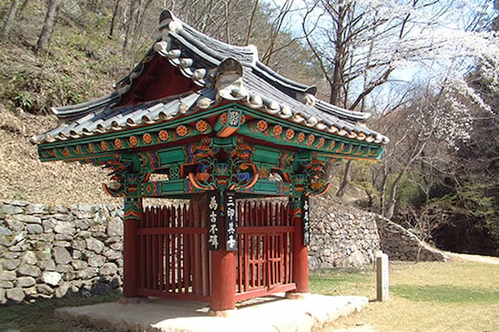 강천사 인근 삼인대 비각