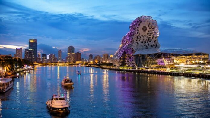 kaohsiung-love-river-bay-music-center-night.jpg 대만 가오슝 아이허만과 가오슝 음악센터의 야경