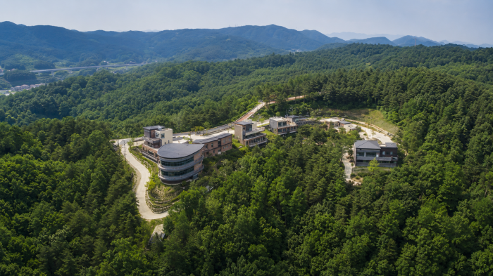 안동호반자연휴양림과 안동호 주변 산림 항공 전경