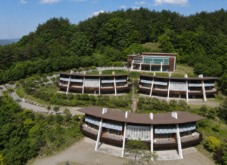 안동호반자연휴양림 숙박동과 숲 전경