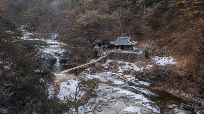 겨울 안동 만휴정 원림과 계곡 설경