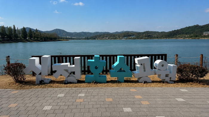 아산 신정호수공원 벚꽃과 정자 수변길