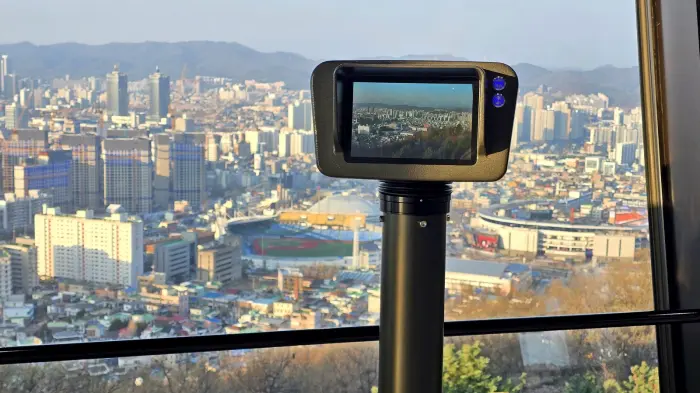 보문산 큰나무 전망대 망원경과 대전 조망