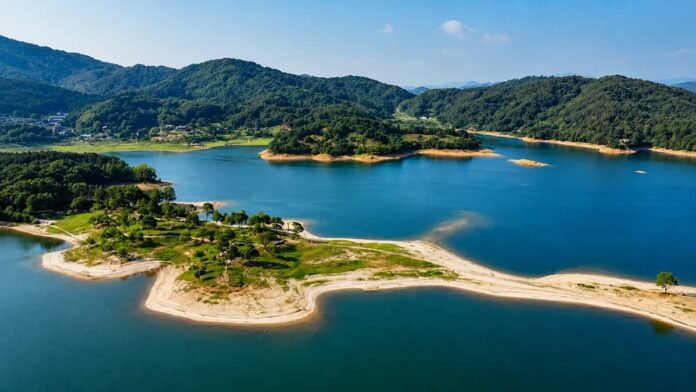 daecheongho-meditation-garden-aerial-lake 대청호 명상정원과 굽이치는 호수, 산자락이 한눈에 들어오는 전경