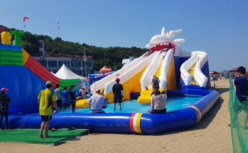 당진 왜목마을 해수욕장 대형 에어바운스 워터슬라이드