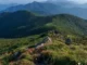 덕유산 향적봉, 해발 1,614m인데 정상까지 600m…곤도라 타고 오르는 고산 절경 덕유산 향적봉에서 바라본 여름 능선과 고산 탐방로