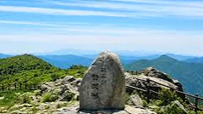 덕유산 향적봉 암반과 정상 석각
