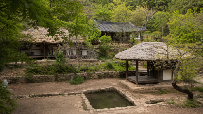 gangjin-baegundong-wonrim-garden-overview 강진 백운동원림 연못과 초가 정자, 한옥이 어우러진 전경