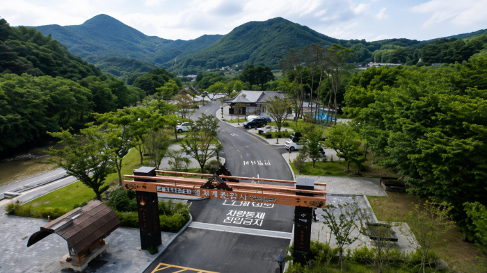 공주 계룡산 갑사 오리숲길과 전통 산문