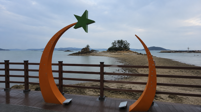 군산 무녀도 쥐똥섬과 달 모양 포토존