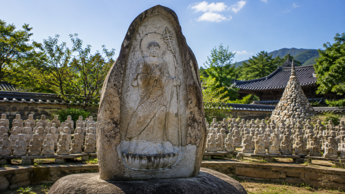 경주 남산동 석불과 작은 불상 정원