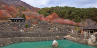 하동 삼성궁 돌성벽과 연못, 가을 지리산 풍경