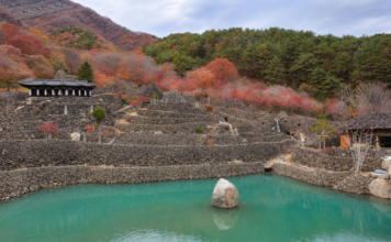 하동 삼성궁 돌성벽과 연못, 가을 지리산 풍경