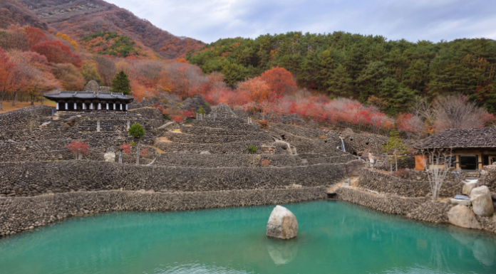 하동 삼성궁 돌성벽과 연못, 가을 지리산 풍경