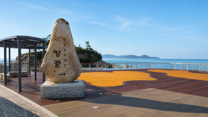 보길도 여행의 출발지 가운데 하나인 해남 땅끝 전망 공간