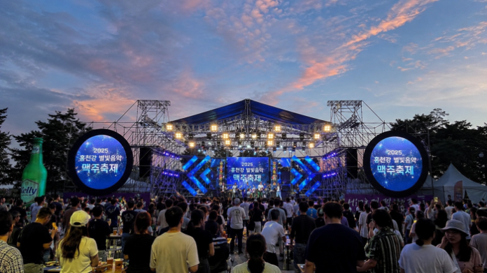 hongcheon-river-star-music-beer-festival-main-stage 홍천강 별빛음악 맥주축제 토리숲 메인무대와 관람객