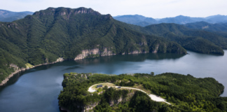 화순적벽과 동복호 산 능선을 내려다본 항공 전경