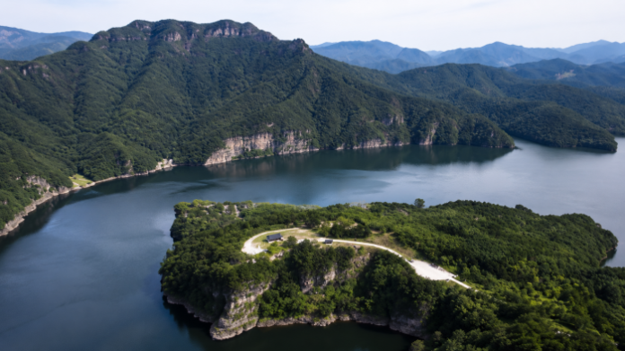 hwasun-red-cliff-aerial-reservoir 화순적벽과 동복호 산 능선을 내려다본 항공 전경