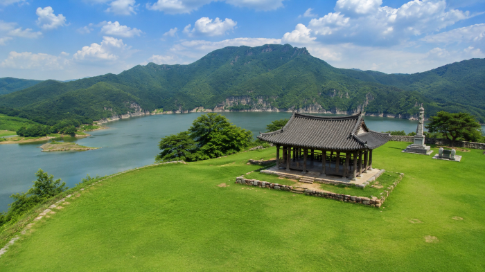 화순적벽 망향정과 동복호 수변 풍경