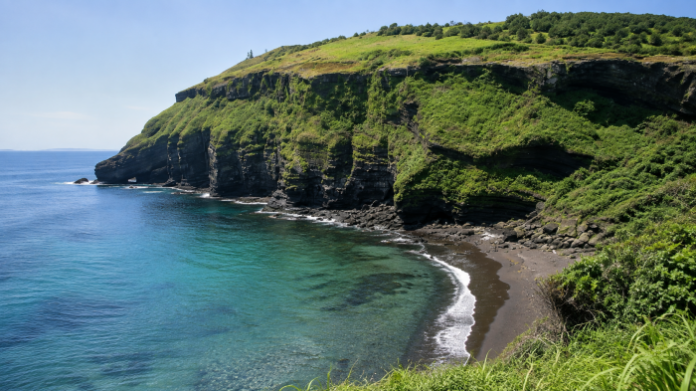 jeju-udo-geommeolle-beach-cliff-wide 제주 우도 검멀레해변과 우도봉 해식절벽 전경