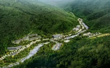 국립진안고원산림치유원, 해발 650m 숲에서 4만4천 원에 머무는 치유 여행 덕태산과 선각산 사이 백운동계곡에 조성된 국립진안고원산림치유원 전경